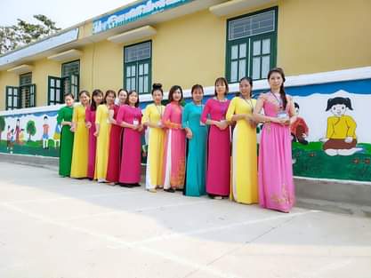 ảnh ngoàicổng trường 2